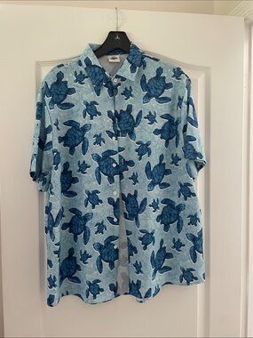 Casual Light Blue Short-Sleeve Turtle Print Button-Down Shirt